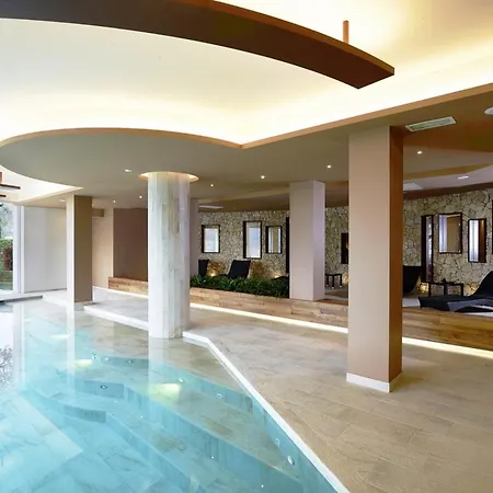 2 Bedrooms With Lake View *